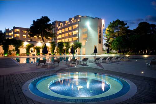 ビエステ イタリア ホテル休暇割引コード Vieste booking.com