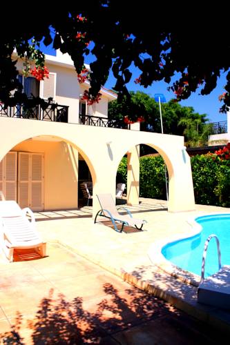 Coral Bay Chipre código de descuento de vacaciones booking.com