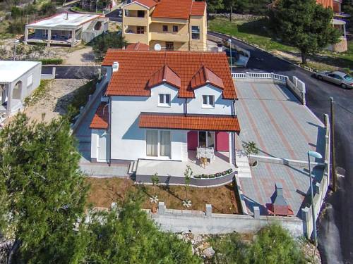 ヴォディツェ クロアチア ホテル休暇割引コード Vodice booking.com