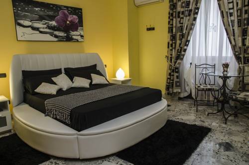 ナポリ イタリア ホテル休暇割引コード Naples booking.com