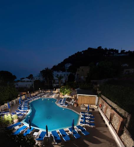 カプリ イタリア ホテル休暇割引コード Capri booking.com