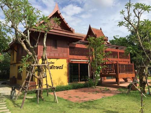 ピサヌローク タイ ホテル休暇割引コード Phitsanulok booking.com