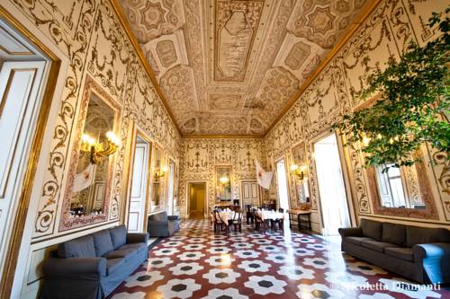 ナポリ イタリア ホテル休暇割引コード Naples booking.com